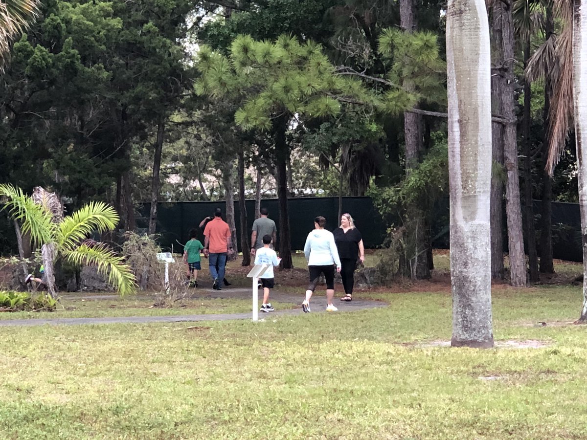 AllamandaES's tweet photo. Super special awesome family walk this morning! #fitness #health #wellness #mindbody 😍🚶‍♀️🚶🚶‍♂️🐝 https://t.co/qKLiPtqdWe