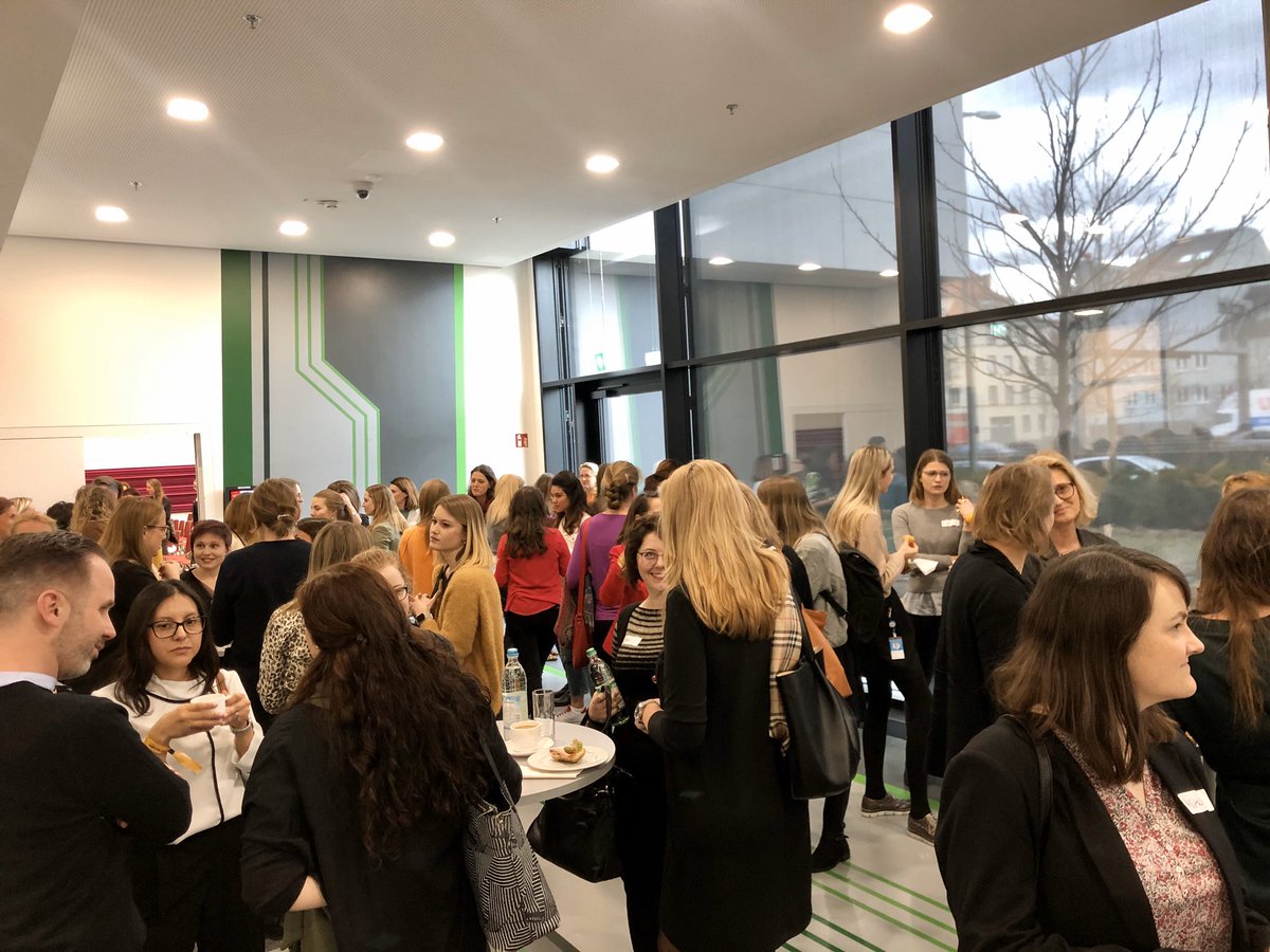 Sydney Loerch (@sydney_loerch) on Twitter photo So viele tolle Frauen (und Männer!) sind heute bei uns im #OfficeMitWindows 🤩 Gemeinsam mit dem @IAMCPWITGER Network feiern wir schon heute den #IWD2020 - danke an <a href="/HankeAlexandra/">Alexandra Hanke</a>, <a href="/_alissiaQ/">Alissia Quaintance</a>, @TiffanyLouAllen u.v.m.! 😍 #GenerationEquality #InternationalWomenDay2020 So viele tolle Frauen (und Männer!) sind heute bei uns im #OfficeMitWindows 🤩 Gemeinsam mit dem @IAMCPWITGER Network feiern wir schon heute den #IWD2020 - danke an <a href="/HankeAlexandra/">Alexandra Hanke</a>, <a href="/_alissiaQ/">Alissia Quaintance</a>, @TiffanyLouAllen u.v.m.! 😍 #GenerationEquality #InternationalWomenDay2020