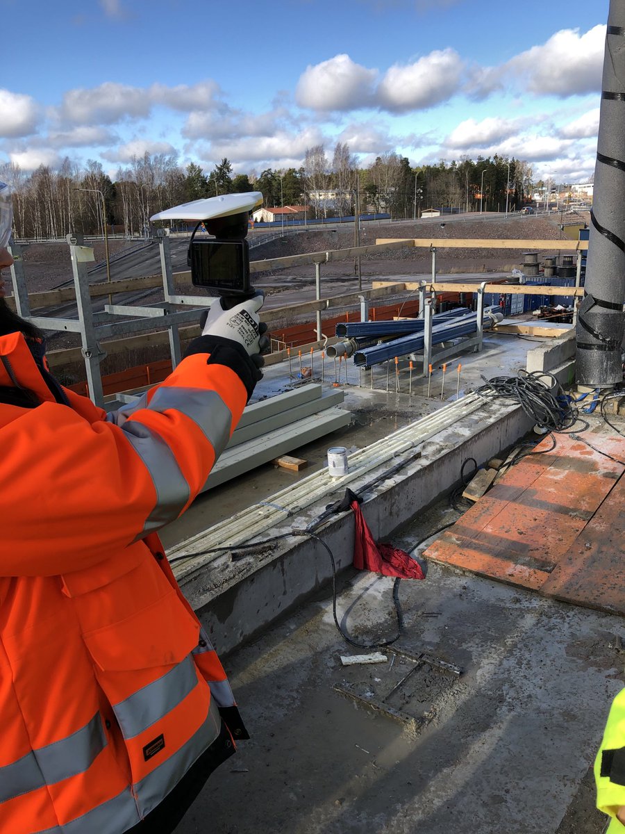 eelyyti's tweet photo. Tänään pidettiin ensimmäinen Trimble SiteVision asiakasdemo ⁦@metrorakentuu⁩ työmaalla. Kiitoksia ⁦@SwecoFinland⁩ sekä #GRKinfra, että uudet teknologiat kiinnostavat. Kysy sinäkin demoa, niin ⁦@Civilpoint⁩ tulee esittelemään! https://t.co/FYmRYf0GvU