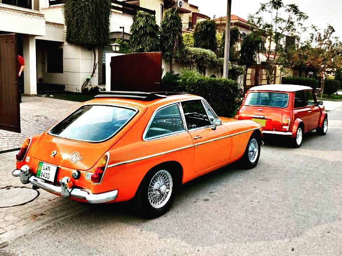 HMCP92's tweet photo. Beauties in Pakistan 
#heritagemotoring #heritageofpakistan #classiccars #Porsche #mini https://t.co/arSf51zLuO