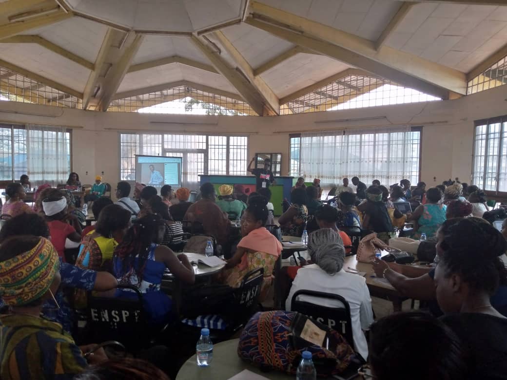 AfricanWITS's tweet photo. [Atelier COMMUNITY MANAGER -FFNUM2020]

FORMATEUR  : @Atome_C_Moi  fondateur de Voila Moi Média &amp; Consulting

 #Ffnum2020
 #Africanwits
 #Shapethefuture
 #Femmesnumeriques https://t.co/s2LwPHxKoi
