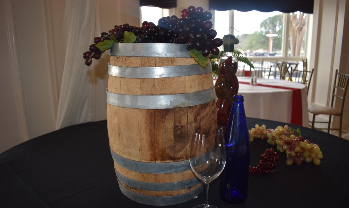 DominionClub_'s tweet photo. Happy Friday one and all! Complimentary glasses of house wine with your lunch or dinner are available today at 6000 to kick off this weekend. We hope to see you there! 
.
.
.
#TGIF #wine #happyfriday #TDC https://t.co/KdoiW8FntV