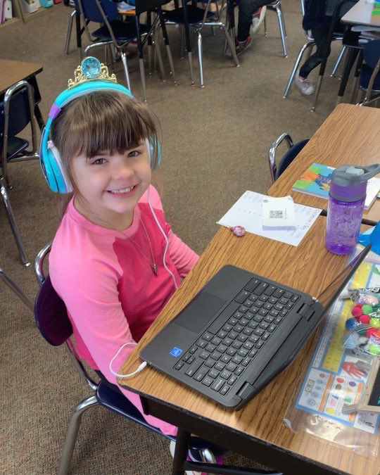 dckep's tweet photo. My students love to work on the RazKids website on their chrome books! #myjblions #welovecomputers https://t.co/xfqIPRn2BH