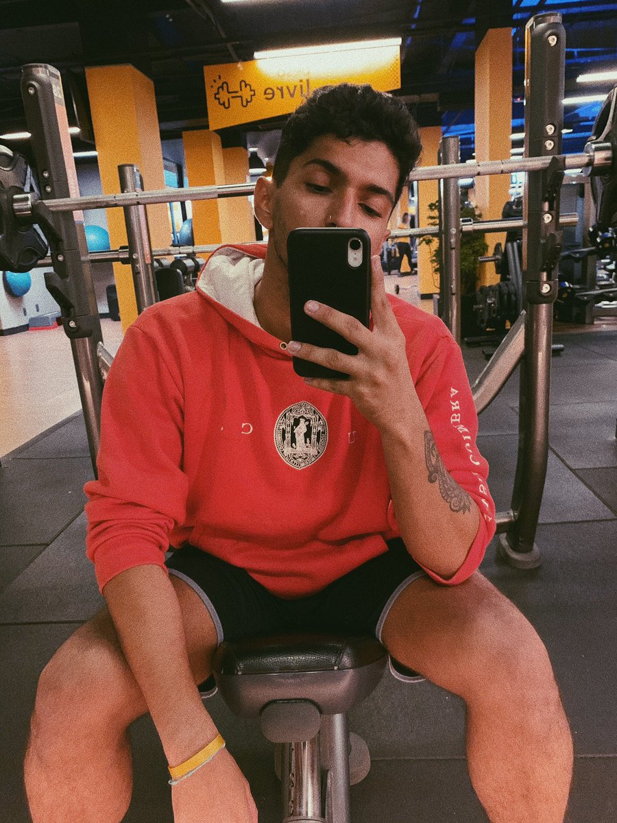 VitorrAugusto_'s tweet photo. Eu fui a semana toda, todo dia acordando 6 da manhã e estou mega feliz com isso, porque to precisando cuidar da minha saúde e da minha mente. A dica é, façam alguma atividade física e dancem, vai dar bom. #tapagocaralho #evamos obrigado @GraOficial https://t.co/9gLx24Kmc8