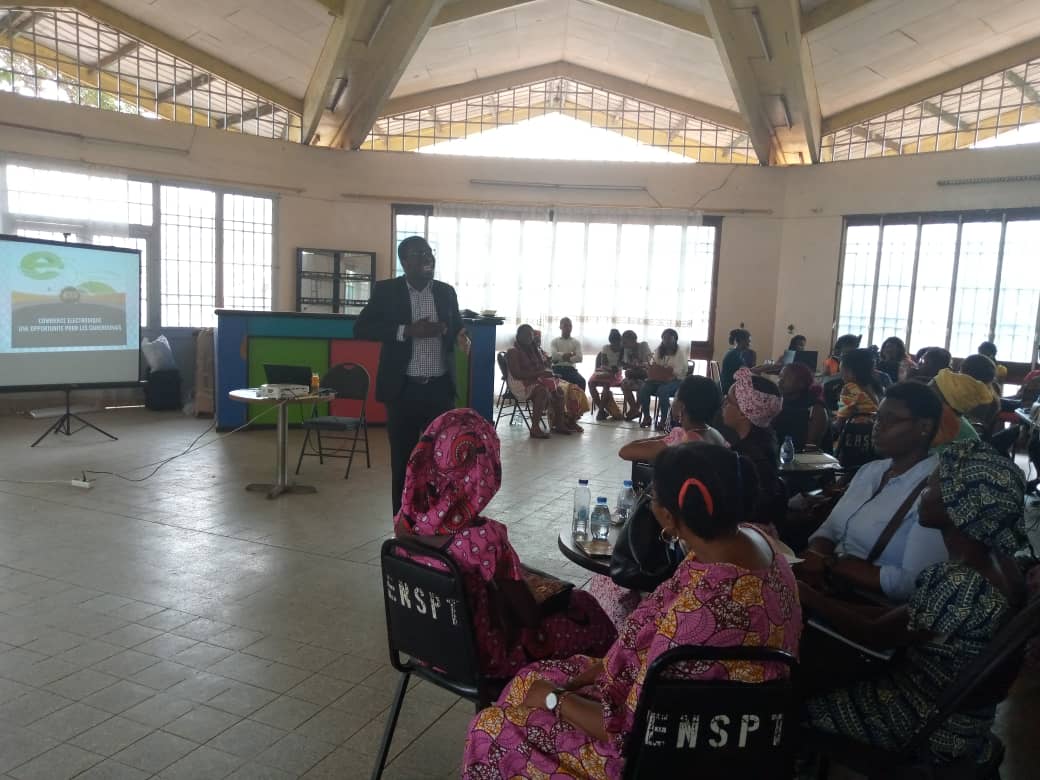 AfricanWITS's tweet photo. [Atelier E-COMMERCE -FFNUM2020]

FORMATEUR  : Mr SIMON MBELECK

 #Ffnum2020
 #Africanwits
 #Shapethefuture
 #Femmesnumeriques https://t.co/ohuq0pKtVO