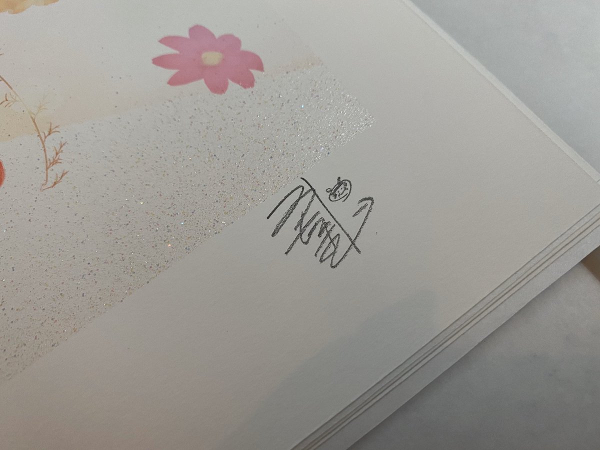 去年の絵師100人展09で描かせて頂いた「始まる」という作品を版画にしていただける事になりました🙌✨サイン入れをして来ましたよう〜〜またも普段の印刷では出ない色を出して頂きまくってて魔法かな?と思います😳ラメも乗ってきらきらです!(現在は先行受付中のようです) 