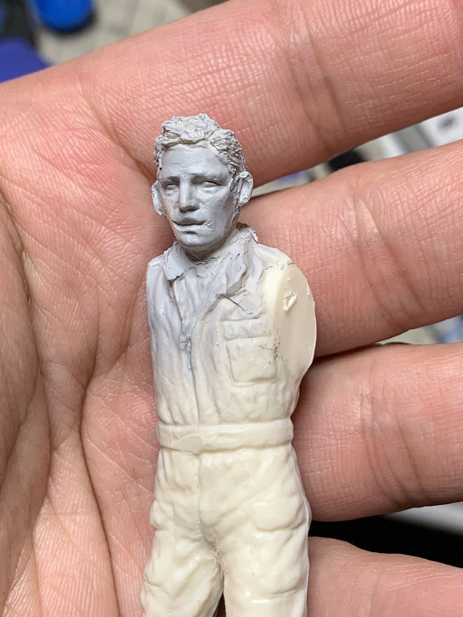 １７６ｒ タミヤの1 のドライバーの髪型を改造したフィギュアがありました 何かパワードスーツになりそうな材料が見つかったら自分もオリジナルパワードスーツにチャレンジしてみたいと思います