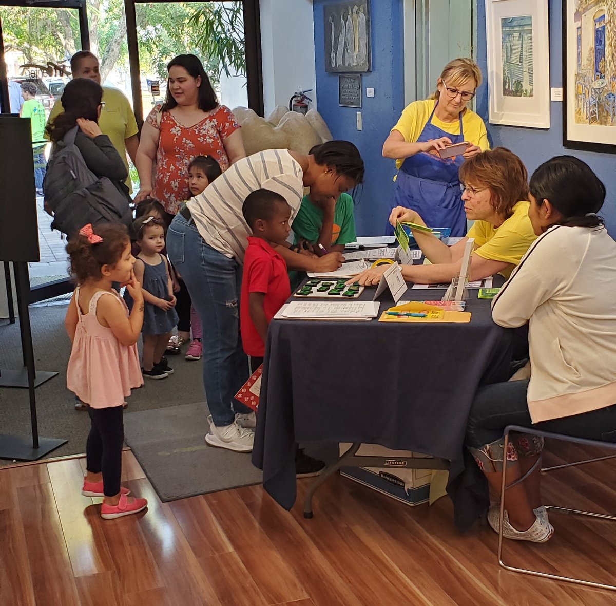 artcmanatee's tweet photo. Creative minds, busy hands, smiles, family fun, ... Love to see the creative engagement at #soarin4 Family Night at @artcmanatee!
Also @BishopScienceFL, @manalibraries https://t.co/7P1fDkIqik