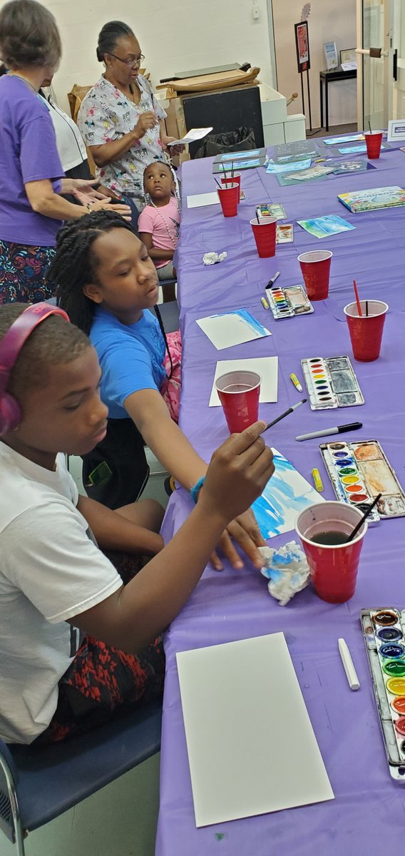 artcmanatee's tweet photo. Creative minds, busy hands, smiles, family fun, ... Love to see the creative engagement at #soarin4 Family Night at @artcmanatee!
Also @BishopScienceFL, @manalibraries https://t.co/7P1fDkIqik