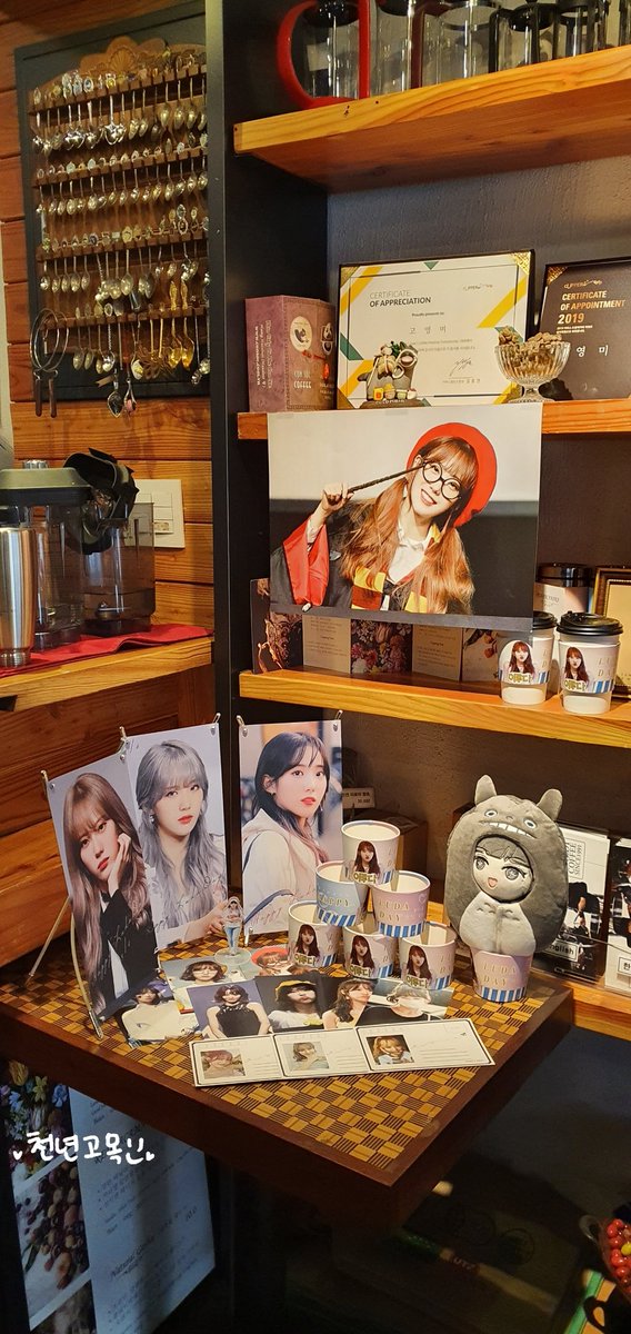 KantStreetkk's tweet image. 200306 우주소녀 루다 컵홀더 투어(4)
-홍대 칼디커피

돌고 돌아 홍대 칼디커피에 도착!

루대장의 이쁜 사진엽서와 마스킹테이프까지 너무 좋아요^^

이벤트 감사합니다!
루대장 생일 너무너무 축하하고, 올 한해 건강하고 꽃길만 걸어요♡

#HappyLUDADay #우주소녀 #루다