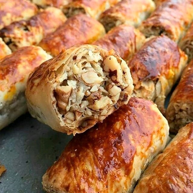cookwithlocals's tweet photo. #Nokul, or #Lokum, is a type of puff #pastry from #Turkey and #Bulgaria; it consists of a rolled sheet of yeast dough onto which feta-style white #cheese, #walnut or poppy seed is sprinkled over a thin coat of #butter ph:https://t.co/FVpkMjFQSV #cookwithlocals #turkishfood #gurme https://t.co/5f2bYiRbHq