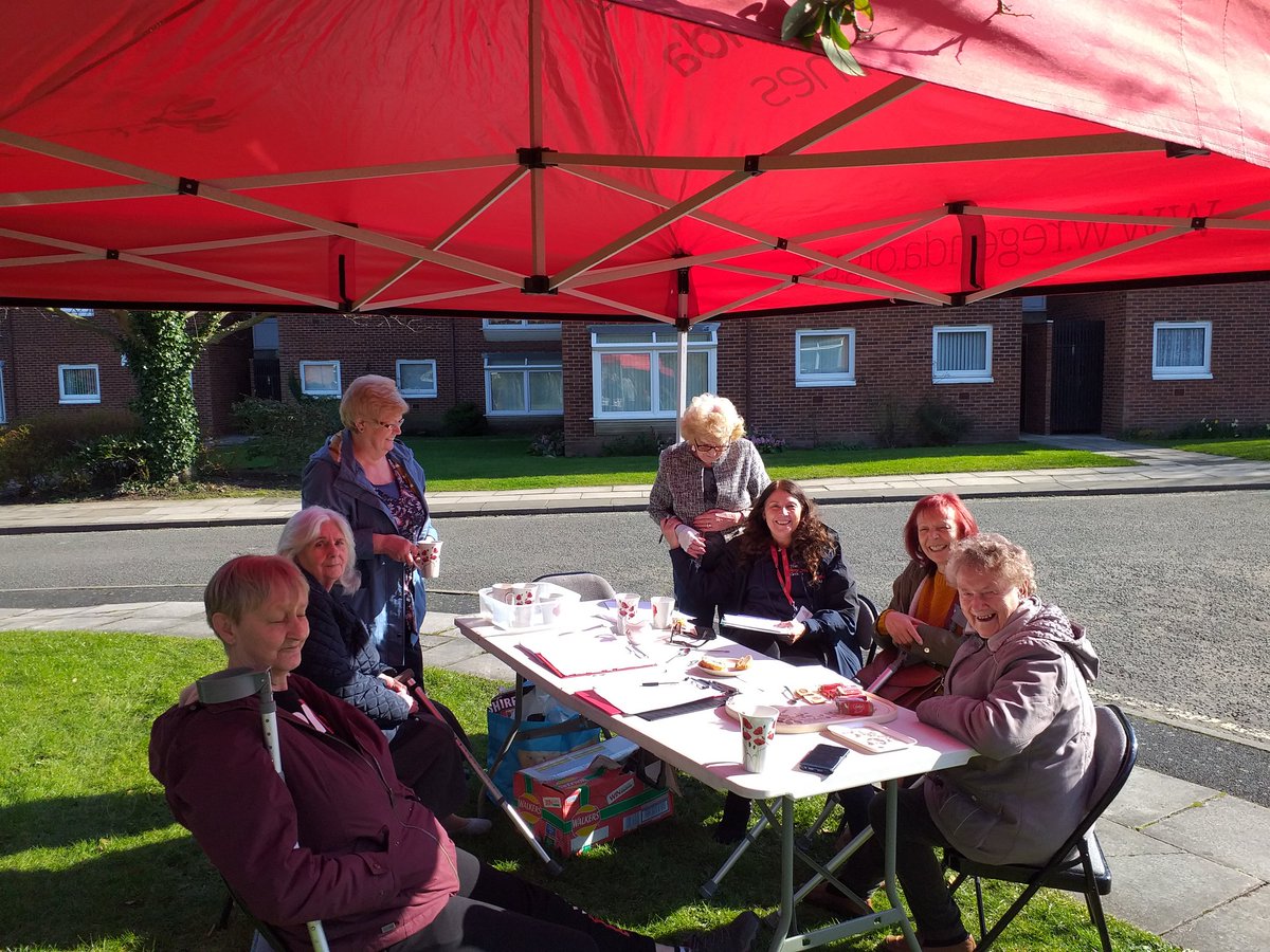 NettyRegenda's tweet photo. Lovely morning for a trailer event. Fantastic tenants, wonderful team lots of success with our good neighbour agreements. #NationalWomensDay #regendahomes #trailerevent #gorgeousday #firstworktweet #cantstopmenow 😉 https://t.co/QaT9QqsBb5