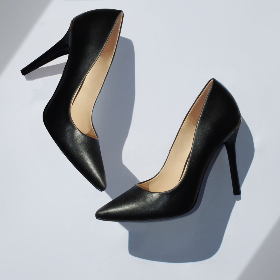 Cosa indossare per la #FestadellaDonna?L’accessorio perfetto è la décolleté nera #PrimadonnaCollection per aggiungere classe ed eleganza ad ogni tuo outfit 😍 I nuovi arrivi della Collezione #PE2020 ti aspettano online e in store! #WeAreWomen #ShoesLover https://t.co/AIf4bqNyWE