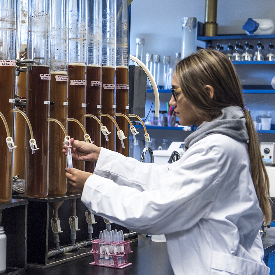 We catch up with <a href="/LOenology/">Lallemand Oenology</a>’s yeast expert Tobias Fischborn 🤓🔍🧫

Read full article: beer52.com/ferment/articl…

#fermentmagazine #beer52 #lallemand #yeastexperts