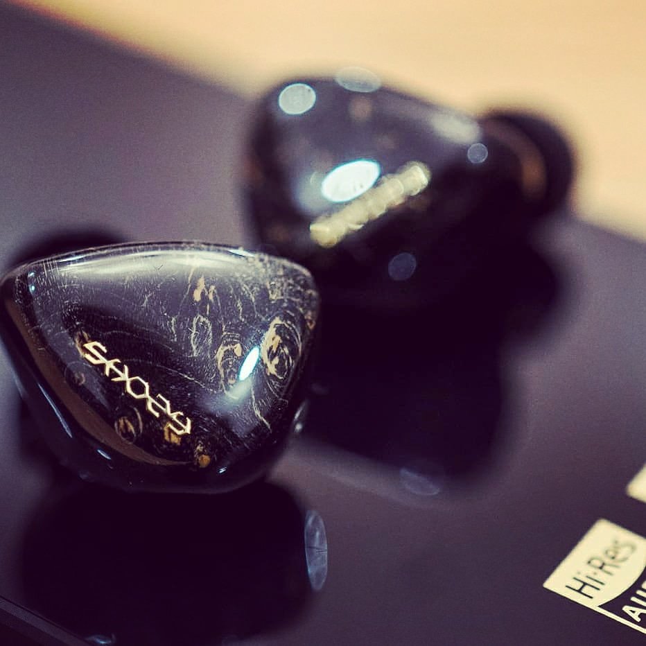 HiFiGoAudio's tweet photo. Shozy Form 1.4 🤩🤩
🤩Five Driver Hybrid Setup🤩
🤩Medical Grade 3D Printed Shells🤩
🤩Imported Unique Wooden Faceplate🤩
🤩Balanced and Detailed Sound Output🤩
More info visit:-
https://t.co/9OQir8E6MU
#shozyform #shozy #hybriddriver #audio #audiogear #latestgear #audiophile https://t.co/52IRrY6tIV