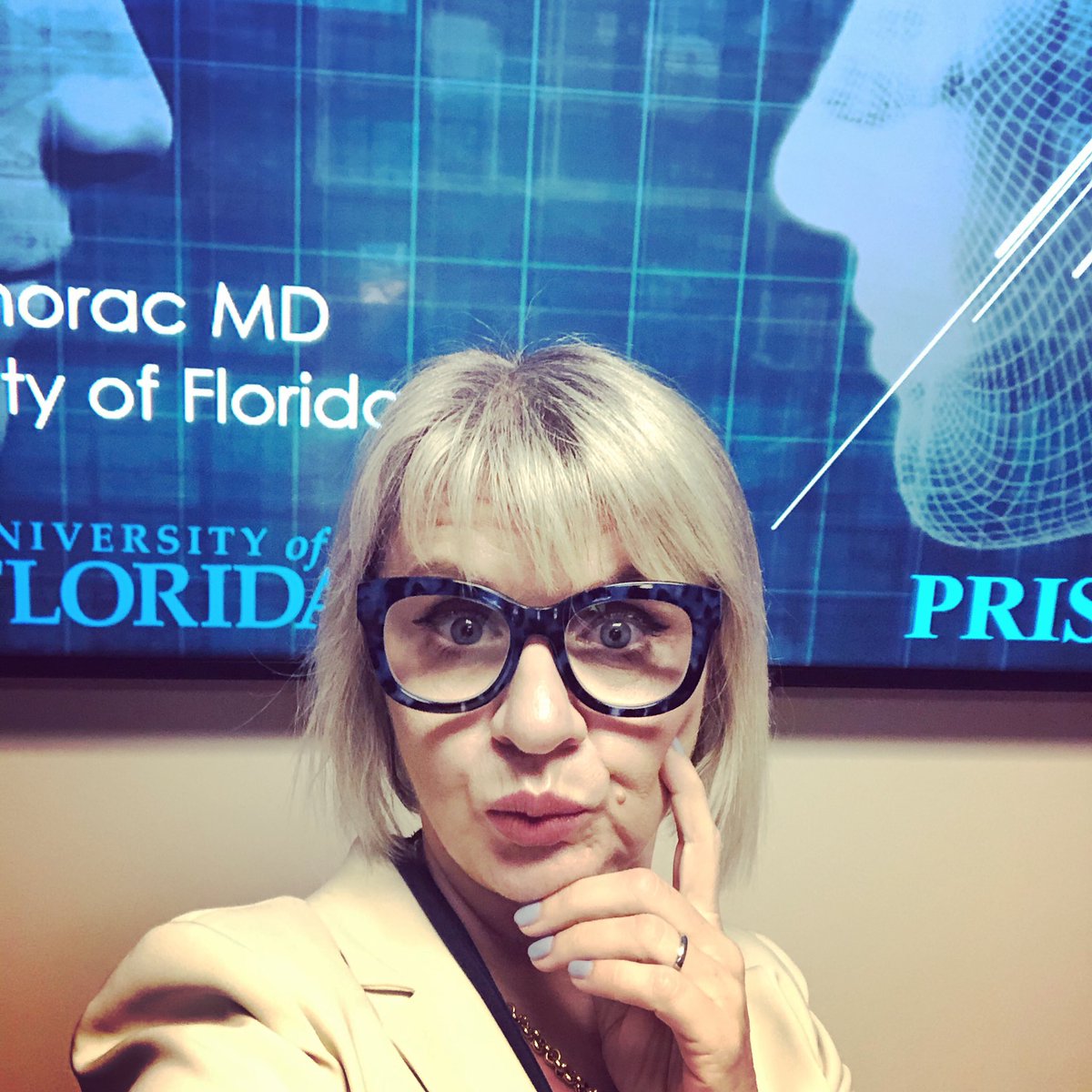 AzraBihorac's tweet photo. Nothing is more precarious then #maleconfidence - and nothing is more uplifting then woman’s ❤️ #shescientist #shewillprevail #medtwitter #kidneytwitter #nephrology #AI @Parisa__Rashidi https://t.co/JZWhTP49cK