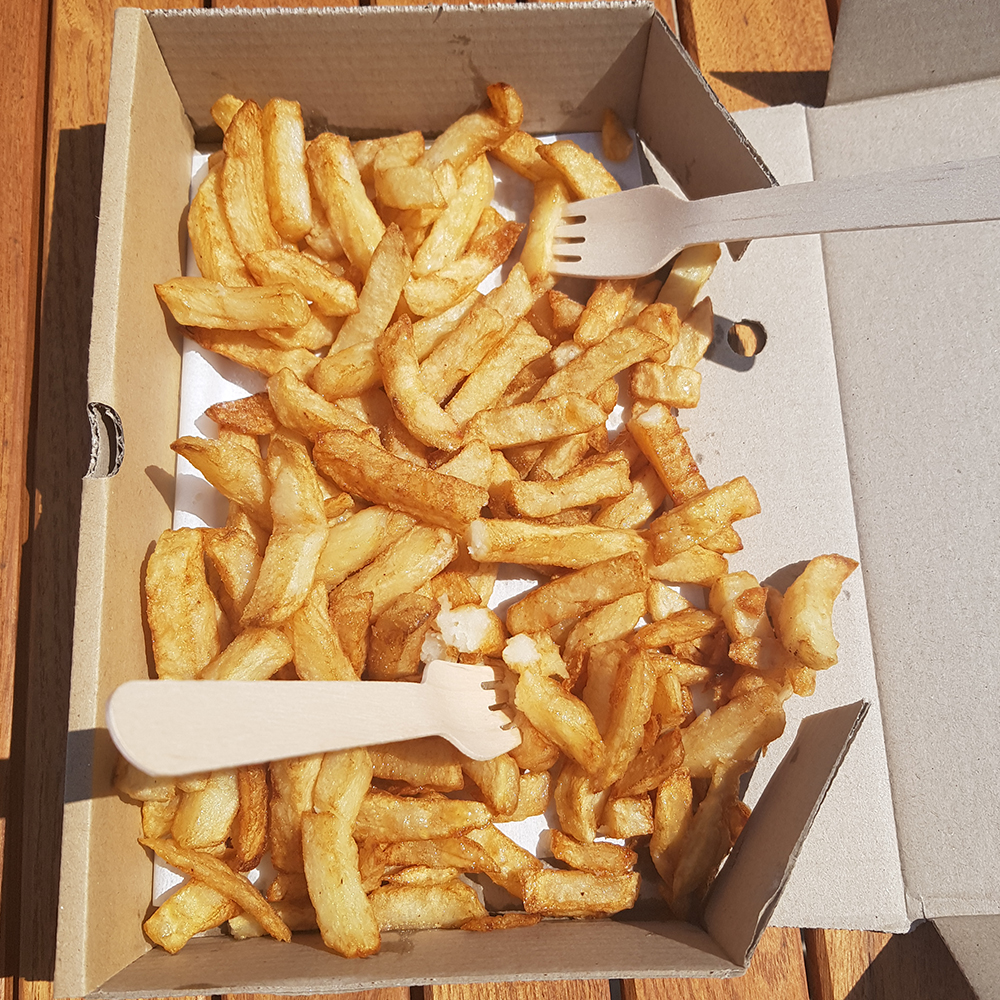 Friday is historically a day when, after a busy, week, many of us head to the takeaway. Enjoy a takeway meal at its finest from Henry of Hunstanton's #fishandchips #fridaytakeaway #fridayfishandchips