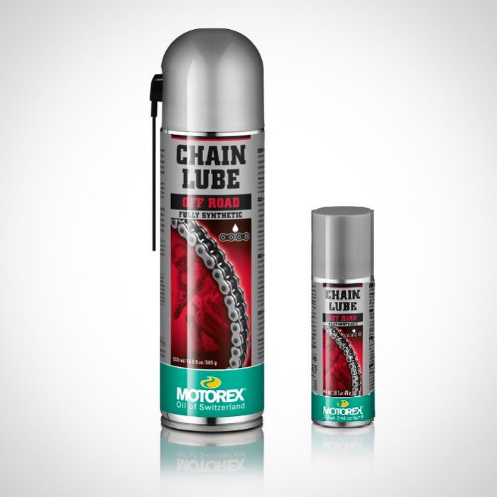 Atención ‼️ Formulación mejorada para nuestro Chainlube Off Road! 
.
.
✅ Nuevo solvente, se evapora antes, la película protectora se forma más rápido y puede usarse la moto antes sin que se desprenda 
✅ La mezca de ingredientes activos más ligera y el producto penetra mejor