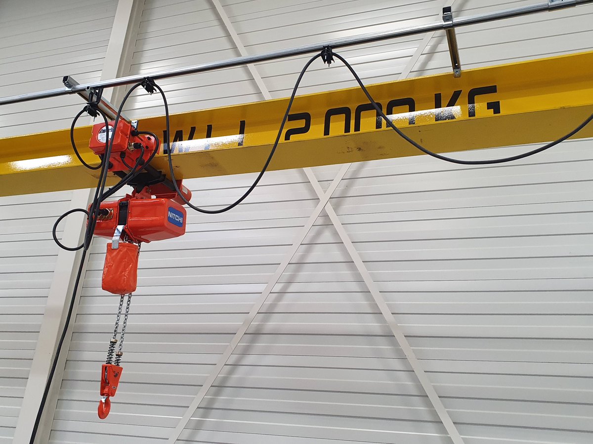 LouisReynersBV's tweet photo. In opdracht van @bkl_engineering hebben wij, in perfecte samenwerking met JV constructie, een op maat gemaakte stalen portaalkraan geleverd. 

Capaciteit: 2 ton
Balklengte: 10mtr

De portaalkraan is verrijdbaar en voorzien van een NITCHI ECE4 elektrische takel-loopkat combinatie. https://t.co/vuHG0uxytY