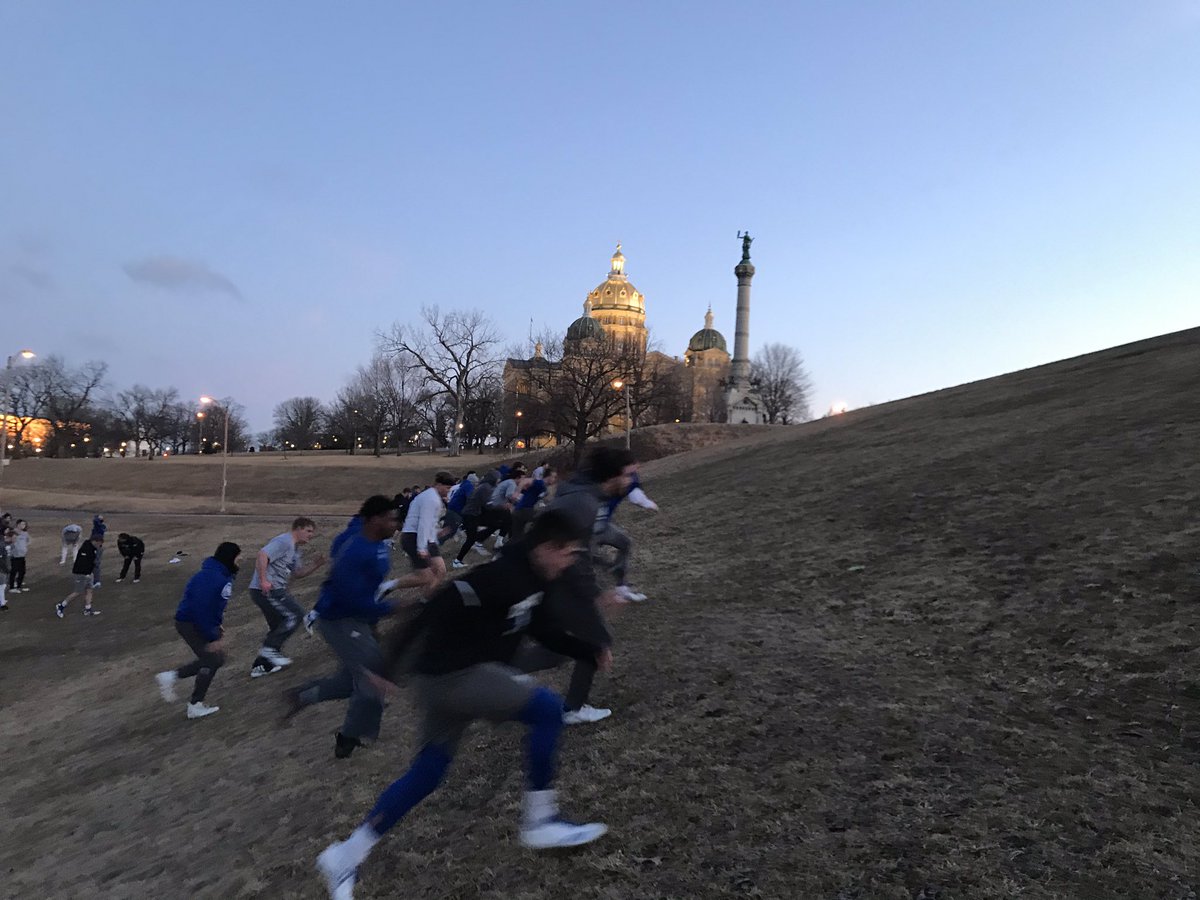 tstepsis's tweet photo. Does it get any more #DSMUSA Iowa than this?!?!  #DSMHometownTeam @DrakeBulldogsFB working hard, Iowa State Capital building in the background, and enjoying some post workout breakfast pizza from @caseysgenstore. Maybe @KimReynoldsIA can join us next time? https://t.co/3gsGF2qXPH