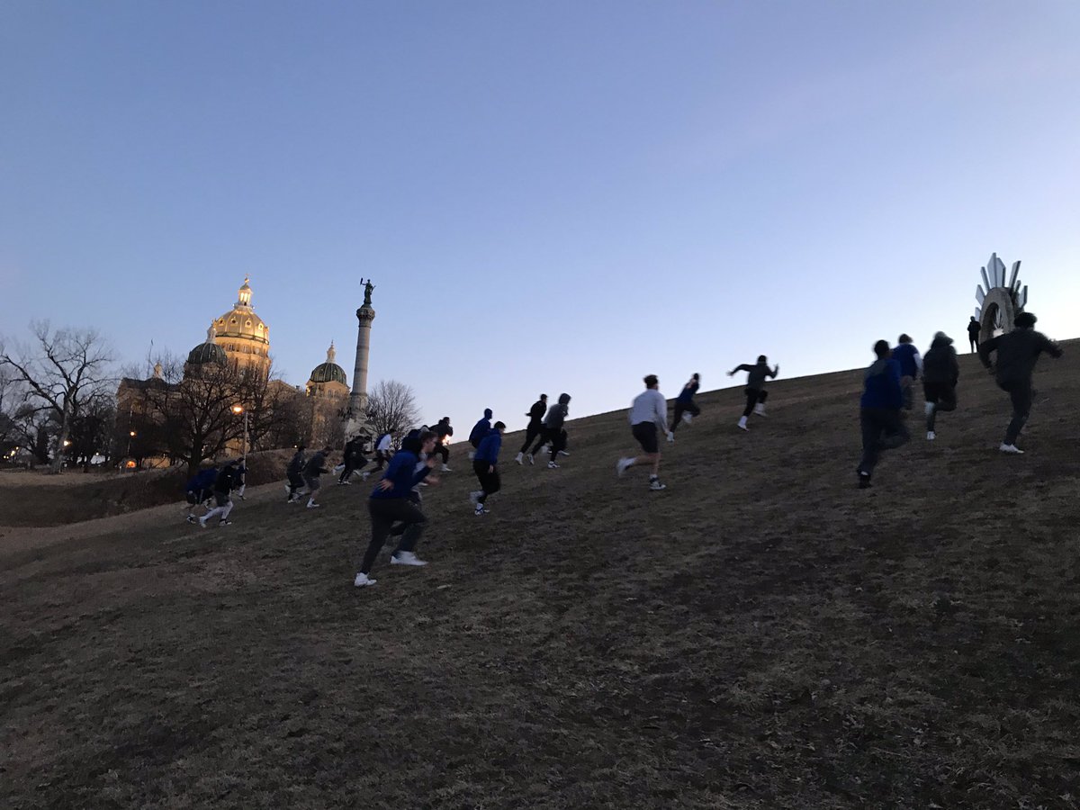 tstepsis's tweet photo. Does it get any more #DSMUSA Iowa than this?!?!  #DSMHometownTeam @DrakeBulldogsFB working hard, Iowa State Capital building in the background, and enjoying some post workout breakfast pizza from @caseysgenstore. Maybe @KimReynoldsIA can join us next time? https://t.co/3gsGF2qXPH