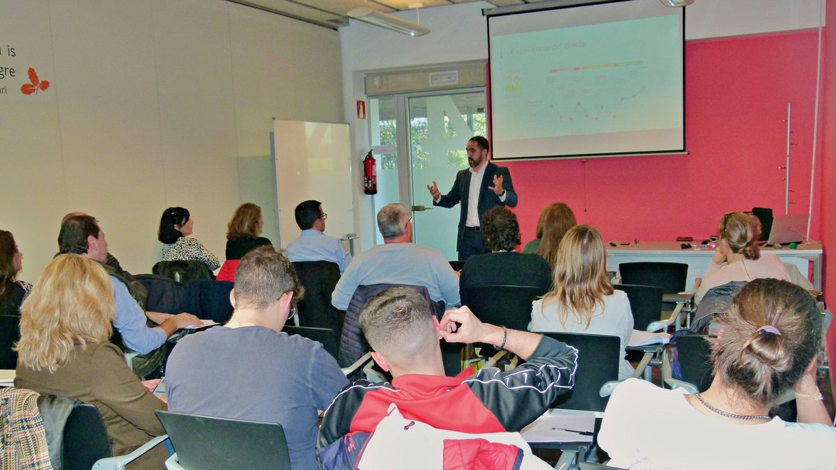 OnInnovem's tweet photo. 👏 Èxit de participació al C3 d'ahir! Gràcies a @ventagycom i al seu CEO, José Manuel Castellón, per una tarda molt interessant on vam parlar de les claus per a que ens comprin. @AjCastelldefels @La_Guaita_ #clients #fidelitzar #ventes #compres https://t.co/VzJPDuRjRM