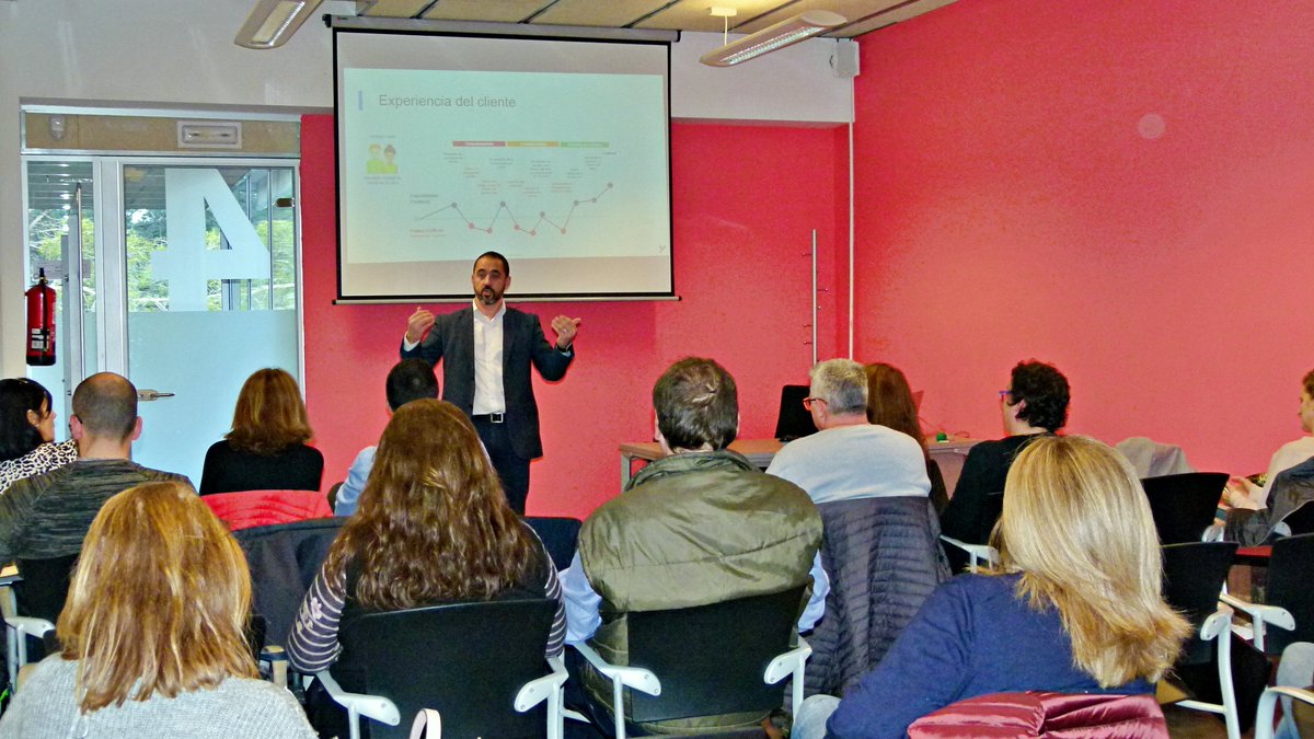 OnInnovem's tweet photo. 👏 Èxit de participació al C3 d'ahir! Gràcies a @ventagycom i al seu CEO, José Manuel Castellón, per una tarda molt interessant on vam parlar de les claus per a que ens comprin. @AjCastelldefels @La_Guaita_ #clients #fidelitzar #ventes #compres https://t.co/VzJPDuRjRM