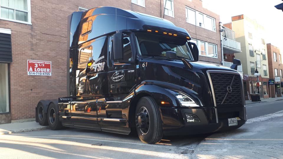 rleveske's tweet photo. 🚨Avis de recherche 🚨
Moi, joli camion récent, je suis célibataire. Je recherche un/une partenaire pour passer la semaine avec Je fais du transport automobile en Floride 😎 principalement et au Michigan 4 mois environ par an. 
Envoyez votre cv: transportsthyacinthe@gmail.com 
❤️ https://t.co/LIUZIrvMmf