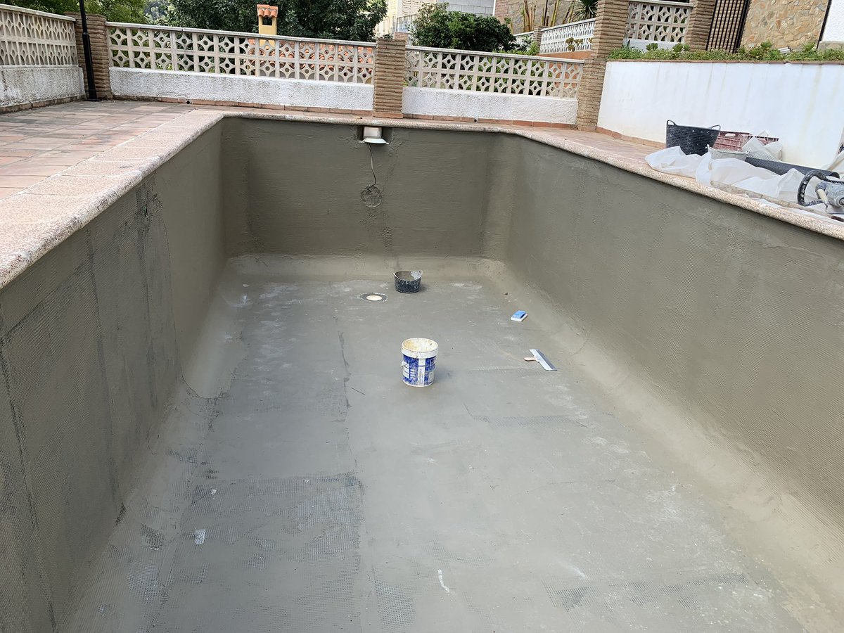 Impermeabilizando piscinas, sobre el gresite existente, seguridad total #kerakoll