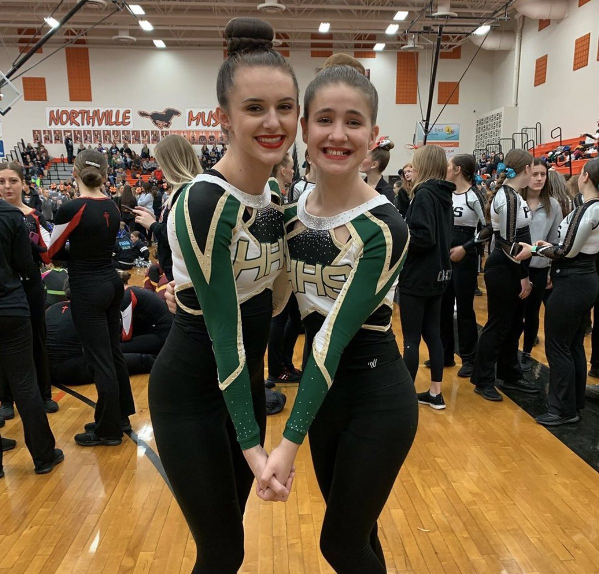 Howellpompon's tweet photo. Happy birthday to freshman, @emma58072058 !! We hope you have an amazing day, love you!💚 https://t.co/YmeFS7Fh2C