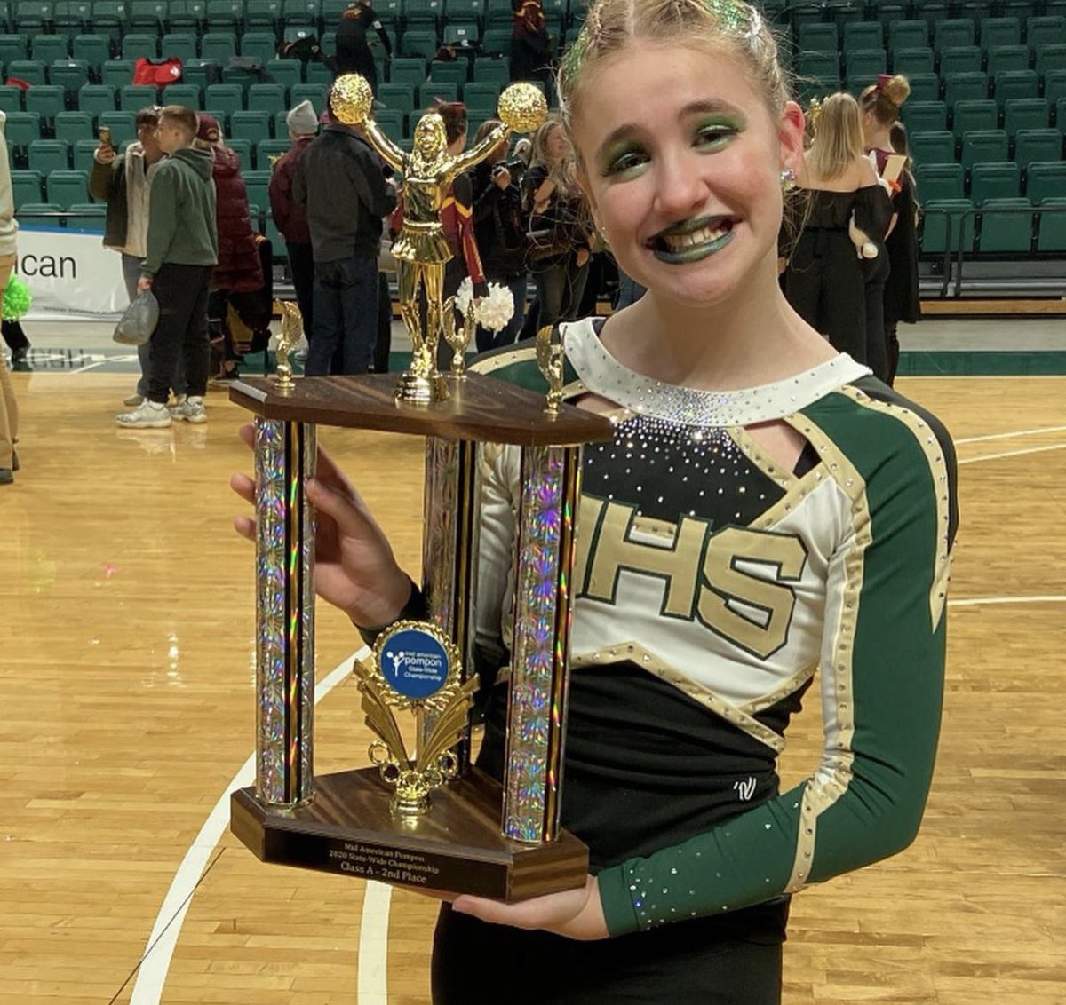 Howellpompon's tweet photo. Happy birthday to freshman, @emma58072058 !! We hope you have an amazing day, love you!💚 https://t.co/YmeFS7Fh2C