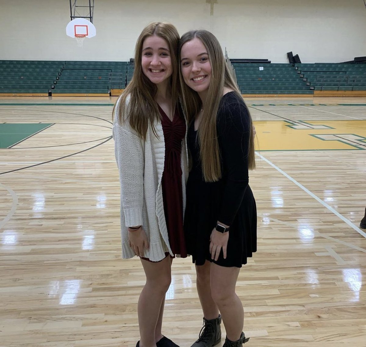 Howellpompon's tweet photo. Happy birthday to freshman, @emma58072058 !! We hope you have an amazing day, love you!💚 https://t.co/YmeFS7Fh2C