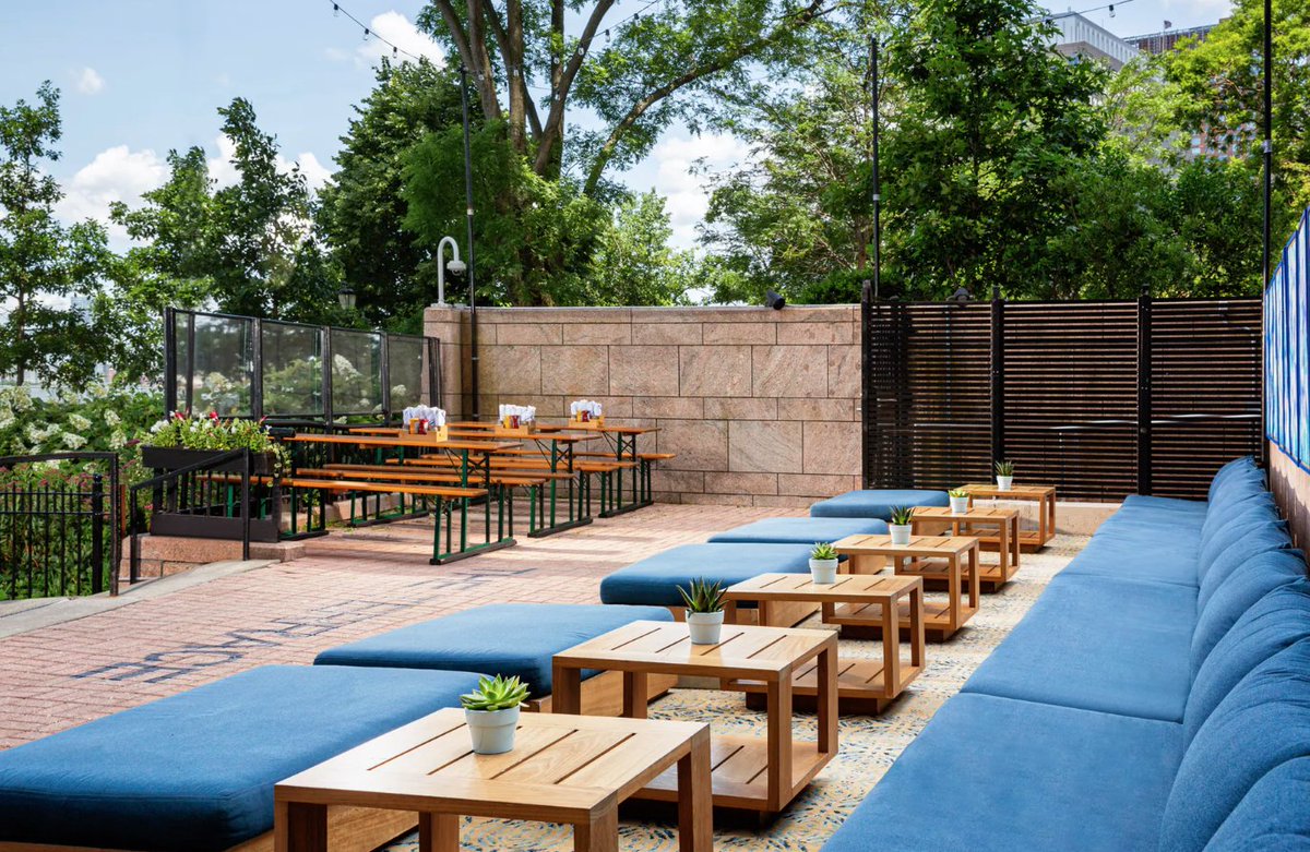 Dine &amp; drink on the Hudson at Merchants River House 🍻 After a long winter, nothing is better than a sunny spring corporate happy hour. #NYCVenue #OutdoorVenue