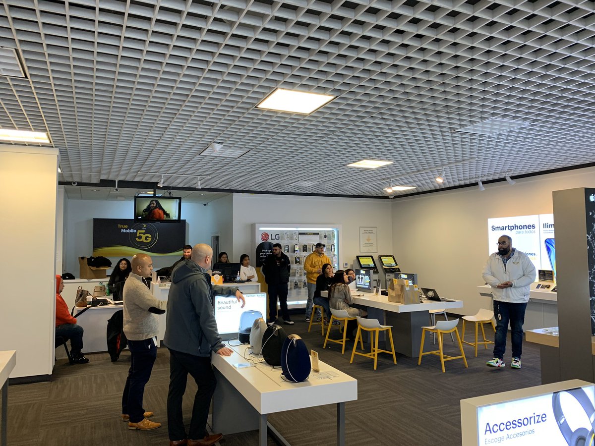EJ_MagentaBiz's tweet photo. @SeanFluehr and @NeeNeeSprint setting the tone with the #1 store in the country! It’s #SizzlingSprintWeekend and the Cicero team has a ton of amazing offers, come visit and join the fun! #A1Things #WCCForBiz #FlyWithMEED https://t.co/bjdGYLqeFr