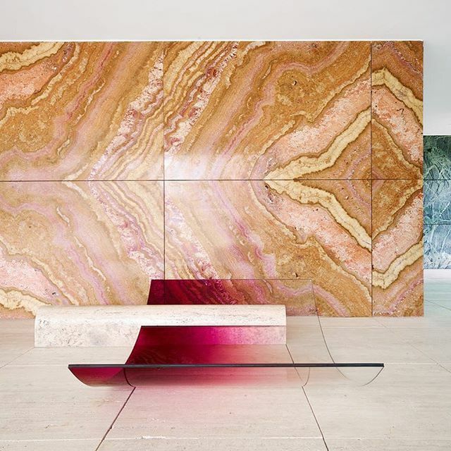 Designer @sabine_marcelis presents new perspectives in “No Fear of Glass’ an installation in Mies van der Rohe’s Barcelona Pavilion.⁠⠀ ift.tt/2wvNceT