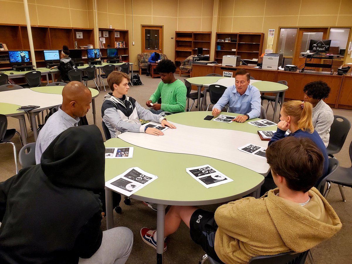 Paynoskids's tweet photo. When the President and Dean of Georgia Highlands College takes time out of their busy schedules to lead a financial empowerment small group for your students...#mindexplosion 💣💥 #GHC #Onthehorizon @hollinheadk @theprincipalJPK @mandysoccerfan https://t.co/DZgYDJfkeE