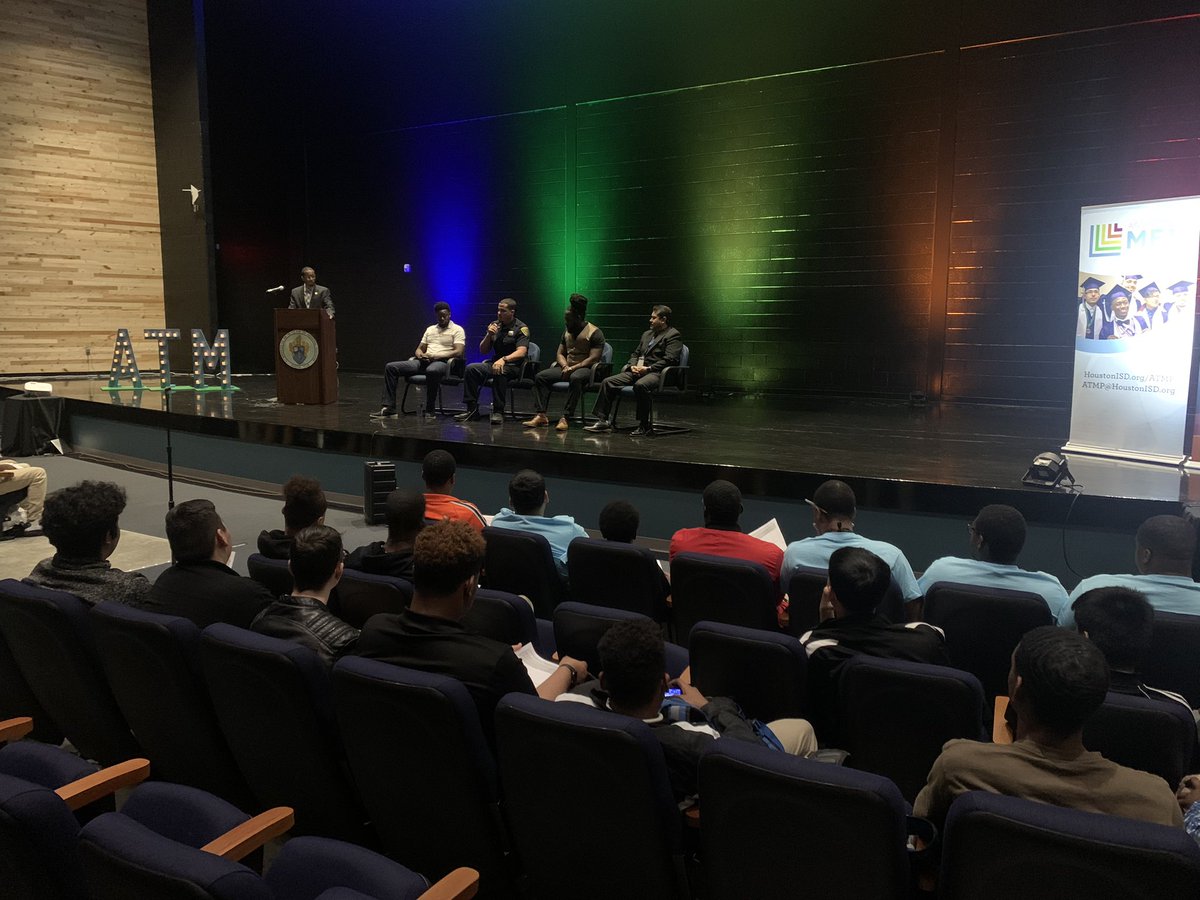 Mr_Officer713's tweet photo. @HISD_ATMP I can't put into words how grateful I am for the opportunity to come home to #studewood @BTW_Houston to be a part of an amazing event. Thank you for letting @houstonpolice speak to the #youngmen of #ATM as a part of an awesome #panel 🙏🏽 #relationalpolicing #community https://t.co/oyWhjlHx4l