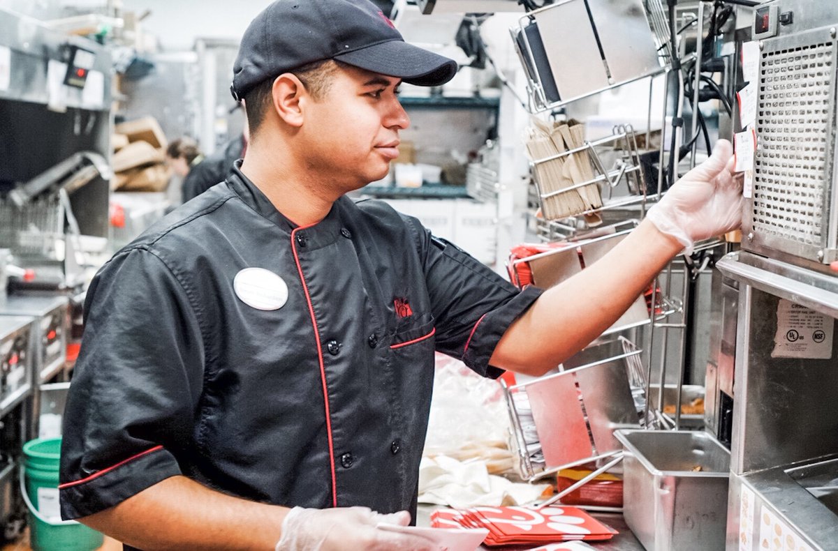 Adding cheese, bacon, tomato, extra pickle, or lettuce? ⁣ 🥓🧀🥒 
⁣
Whatever your request- it’s our pleasure to make it for you!