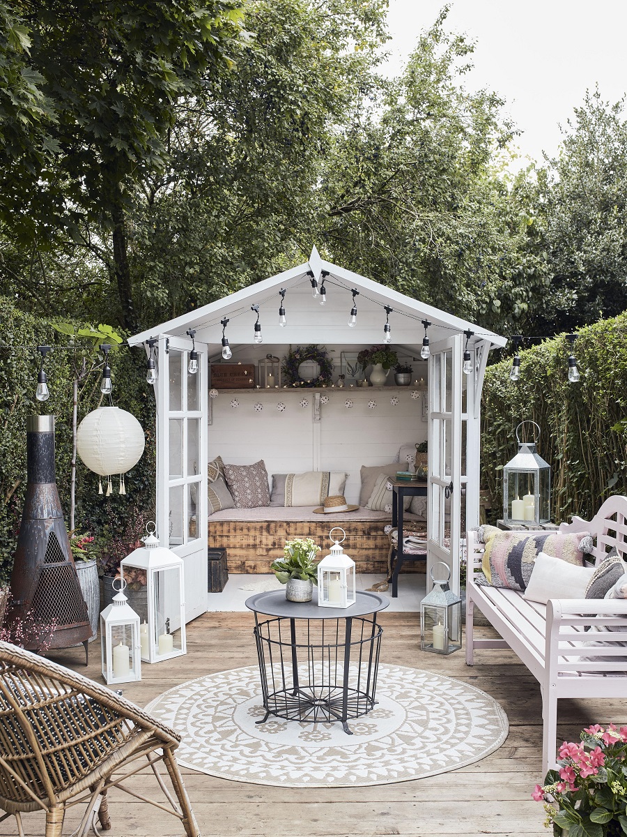A Summer House for all seasons on the blog today. With a stove installed too, oodles of fairly lights, cushions and throws, this summer house could be just as warm and cosy as that overused armchair in the sitting room. deardesigner.co.uk/a-summer-house…