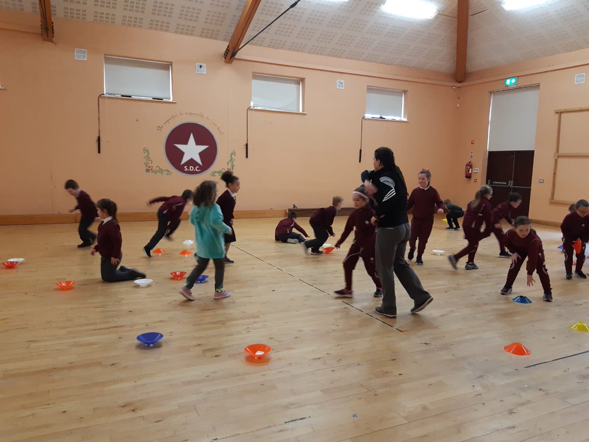 sdcactiveschool's tweet photo. Thanks for Eadaoin from Limerick Sports Partnership for the running training she is doing with 1st &amp; 2nd Classes over the next 5 weeks. It was great fun 😊 @Limericksports @ActiveFlag https://t.co/4BLcw9Vqyp