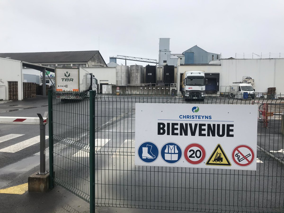 FHER_ORG's tweet photo. Tournage Reuters chez l un de nos adhérents @Christeyns à Vertou (44) pour montrer la mobilisation des fabricants de gels hydroalcooliques. Une production française pour les hôpitaux et le personnel médical! #COVIDー19 #afise #desinfection #gelhydroalcoolique https://t.co/U8rOwmJvfO