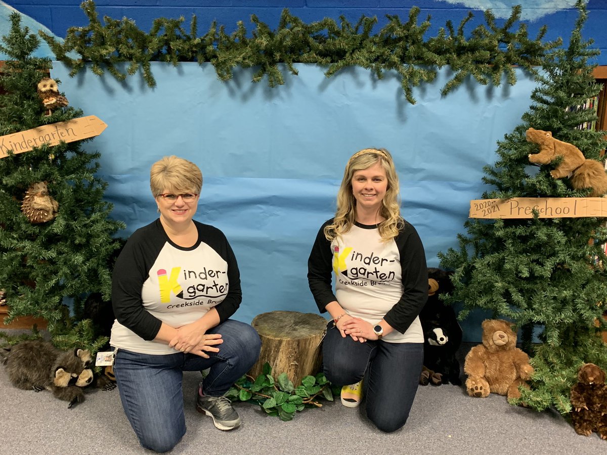 bookfairy15's tweet photo. The photo booth is already a hit and PreK/K early registration! #creeksideisthebestside #wearefamily https://t.co/Ft6ZKrr14m