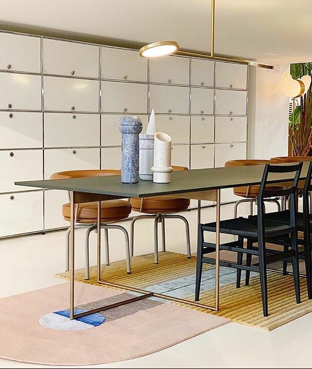 Discus pendant 2 in satin brass inside @spotti_milano. Interior designed by @quincocesdrago ✨ ift.tt/2TH9Jx7