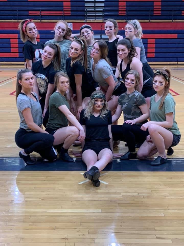 BellesPshs's tweet photo. @SSidePsychos @SouthAthletics1 These ladies are ready to take on their competition tomorrow. Join us in Bridgeport to cheer these ladies on 💙❤️ https://t.co/tu2HloCqlZ