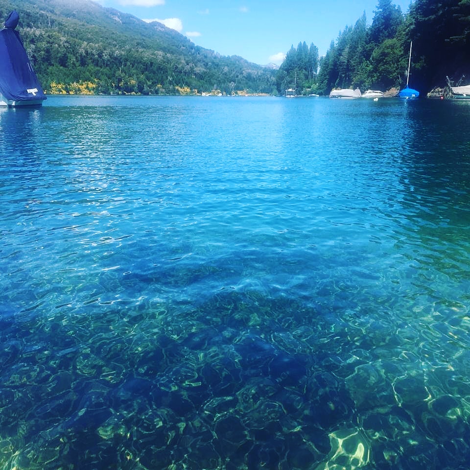 Aunque muchos ya están pensando en las vistas mágicas del #otoño en #VillaLaAngostura te recordamos que todavia es #Verano 😉   #ManzanoResort #Montañaresort 🏖🏖🏖🏖 🌡🌡🌡🌞🌞🌞