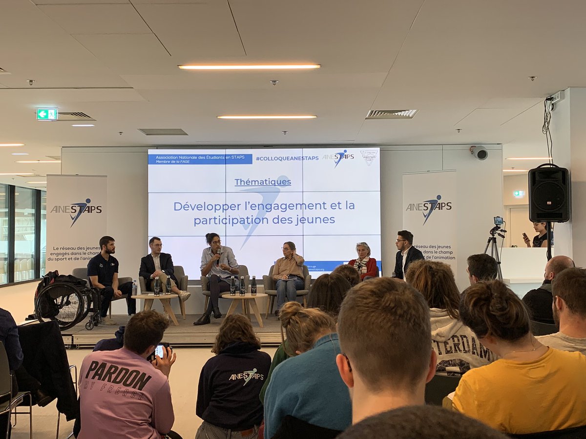 bde_staps_uge's tweet photo. 👨🏫 Le #ColloqueANESTAPS commence !
🗣 Ce moment permet de parler :
🔸Du développement de l'engagement et de la participation des jeunes
🔸De la place des jeunes dans le mouvement sportif en vu des #JOP2024
#ANESTAPSLife #bdestapsmlv https://t.co/bHzDBjtalB