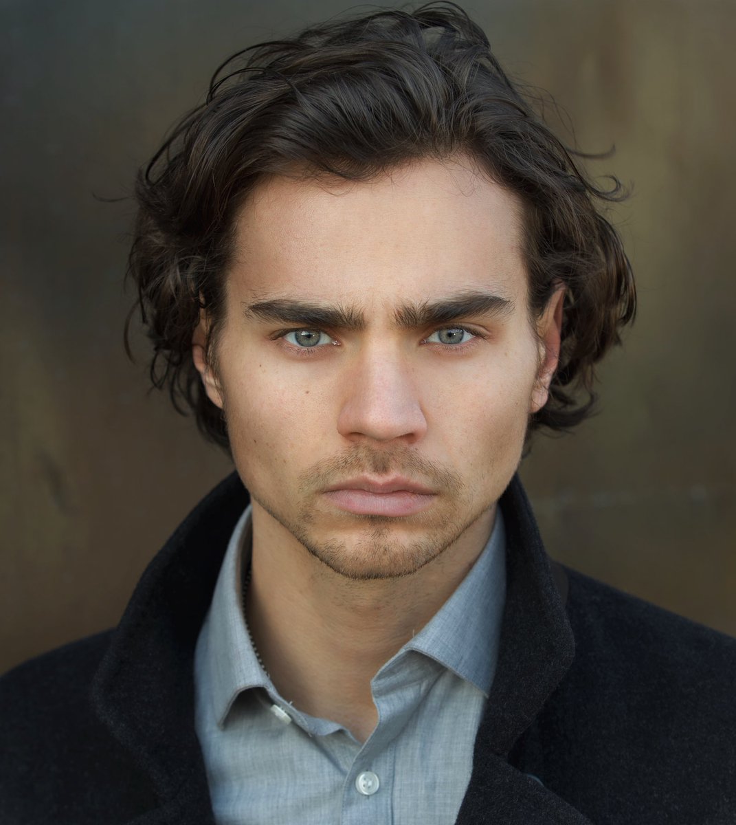 Tom York - Portrait by yours truly. I caught the press night of ‘Corpse’ <a href="/ParkTheatre/">Park Theatre</a> last night. Go support <a href="/TomYork_/">Tom York</a>  leading the cast. It’s a riot! <a href="/PoldarkTV/">Official Poldark</a> <a href="/PoldarkFansUK/">Poldark Fans UK</a> @poldarkfancast <a href="/poldarkfans/">Poldark Fans</a> <a href="/CVGG/">Conway van Gelder Grant Ltd</a>