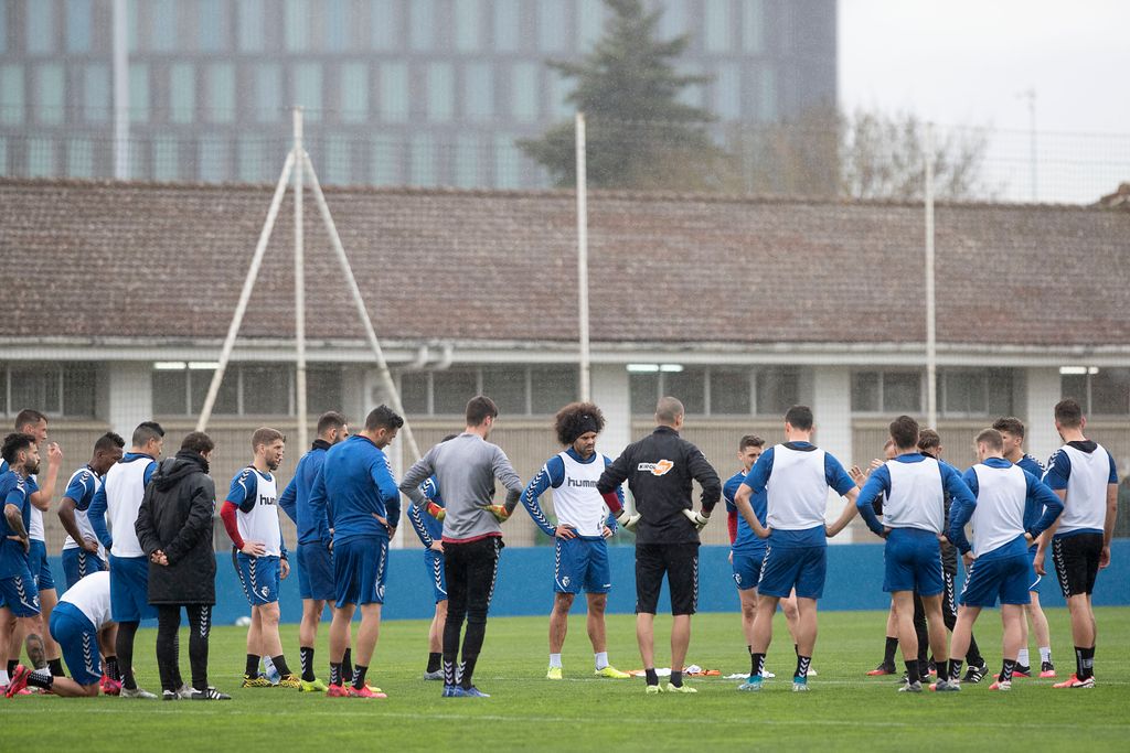 Los jugadores de Osasuna, en la sesión de este viernes (Foto: CAO).