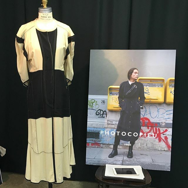 across1977's tweet photo. 先日開催されたJFLF AWARDの結果が本日発表されました。受賞者3名のうちのひとりはPHOTOCOPIEUです。おめでとうございます!
#parco #across #fashion #mode #jflf #jflfaward #日本服飾文化振興財団 #photocopieu https://t.co/ImuLQ9DTeN https://t.co/PwskLaBUv0