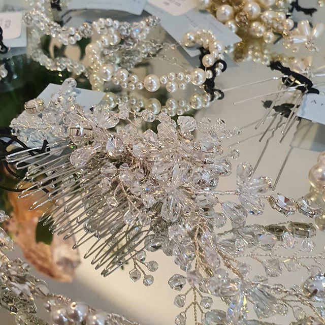 • N E W. N E W. N E W. •
.
.
We are so excited to be bringing you UK made pieces from the fabulous <a href="/ariannatiaras/">Arianna Bespoke Accessories</a> .
.
These pieces are modern, unique, delicate and romantic, perfect for our Brides!
.
.
Coming to the boutique very soon ♡
.
.
#bridalbo… ift.tt/2VOhEv5